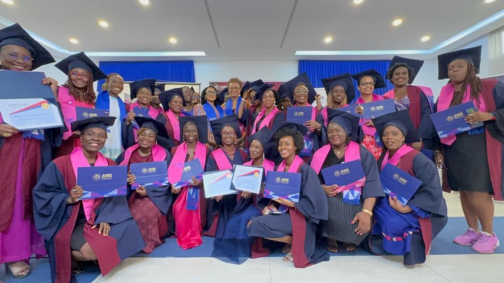 Graduation de la cohorte 4 de l’AWE : 32 femmes reçoivent leurs diplômes après cinq mois de formation