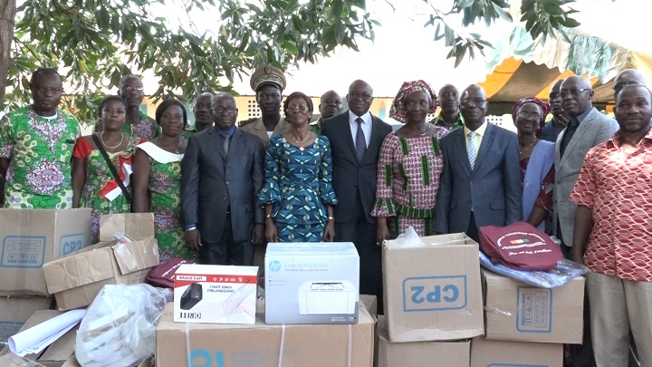 BAKAYOKO-LY Ramata lance la distribution de kits et manuels scolaires dans la région d'N-Zi