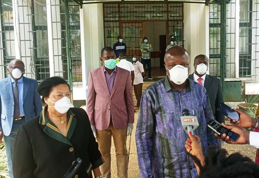 Coronavirus: Le ministre Mabri visite l'Institut Pasteur de Côte d'Ivoire